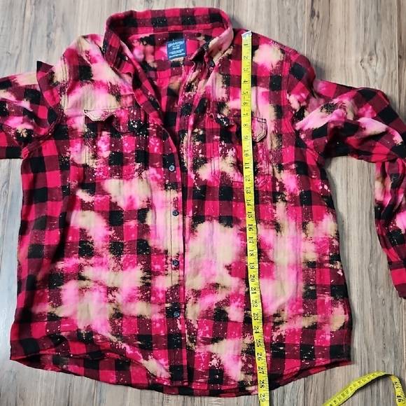 Faded Glory Red and Black Plaid Reverse Bleached Flannel Shirt - Picture 6 of 7
